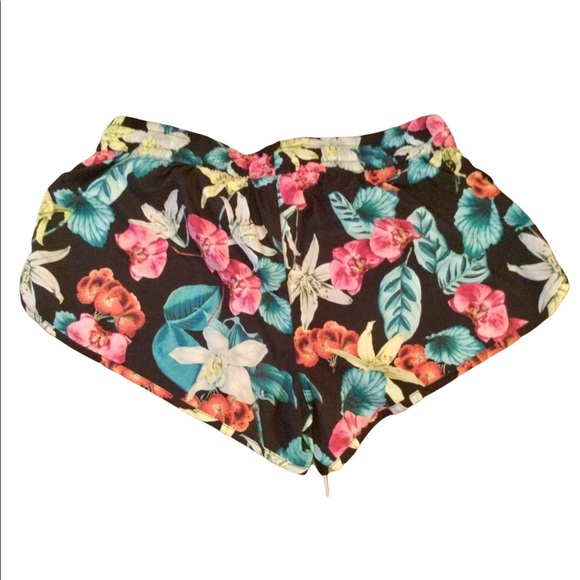 SEA FOLLY AUSTRALIA SHORTS. NWOT - Picture 3 of 3